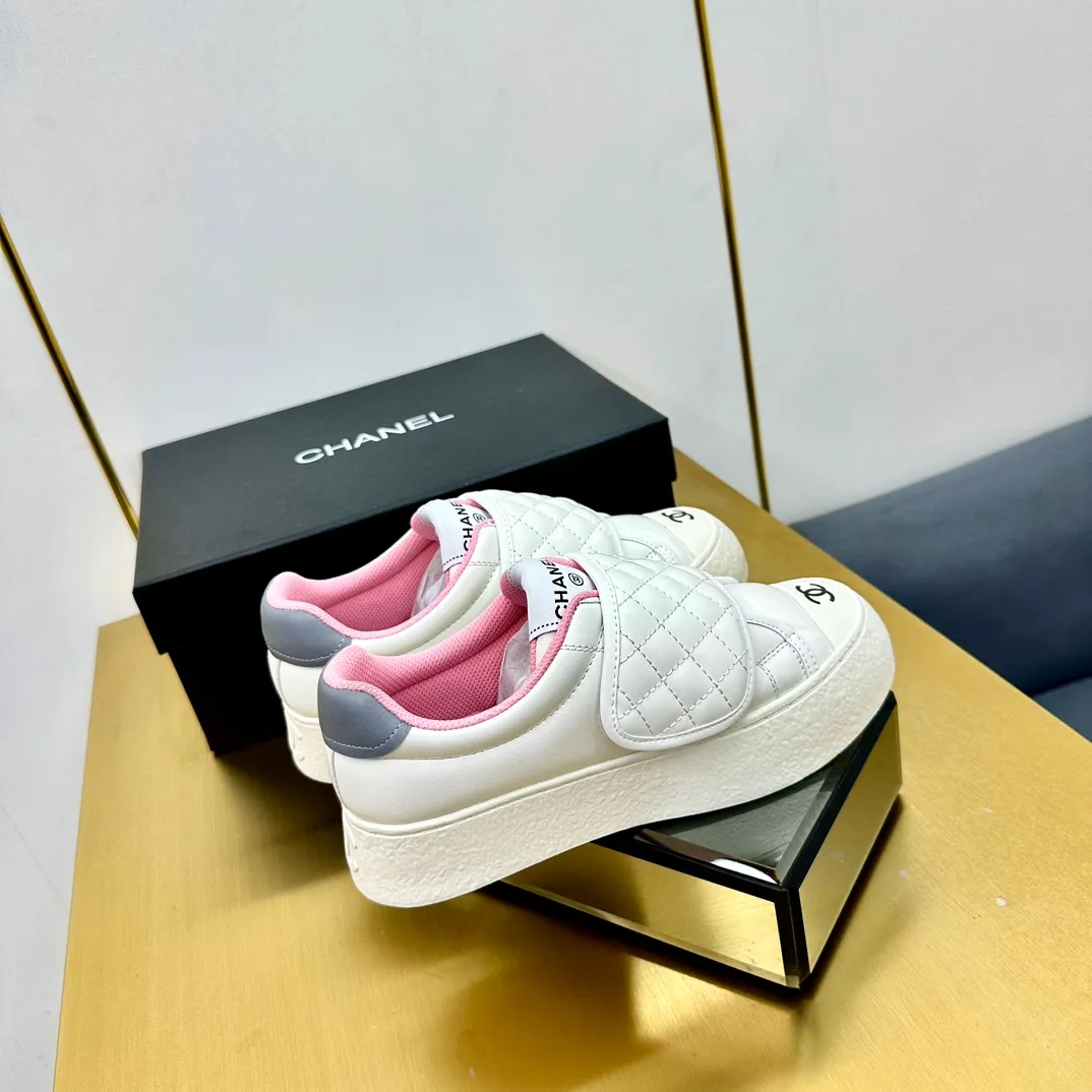 👟👟Ex-factory price 600👟👟 Chanel bread shoes ~ original calfskin panda shoes Chanel 25C latest hot style panda black and white sports shoes casual sneakers Xiaoxiang hot item classic black and white panda color coco girls must pay Fabric: original custom mixed sheepskin lining: original imported breathable mesh lining outsole: Original molded rubber + TPU combination Size: Women's 35-40
